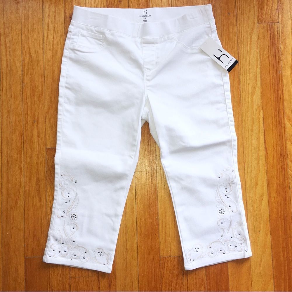 — Hannah — Beautiful‎ Small White Capris NWT